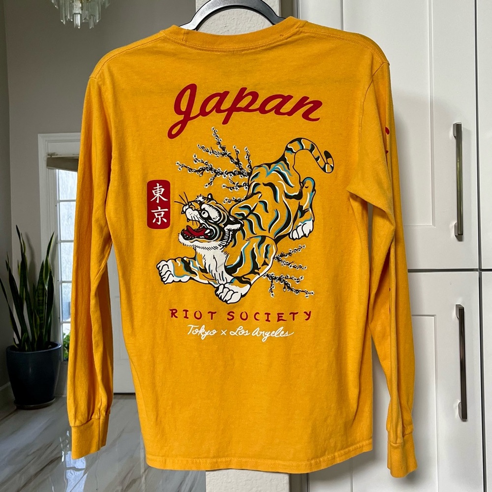Riot Society Men’s Yellow Long Sleeve Tee w Tiger Japan Tokyo Graphic